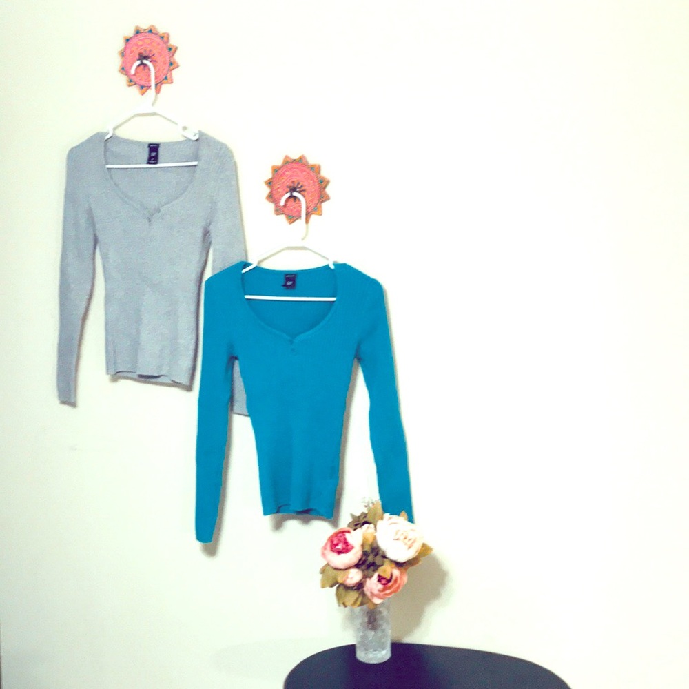 2 Gap sweater shirts teal in s and grey in m